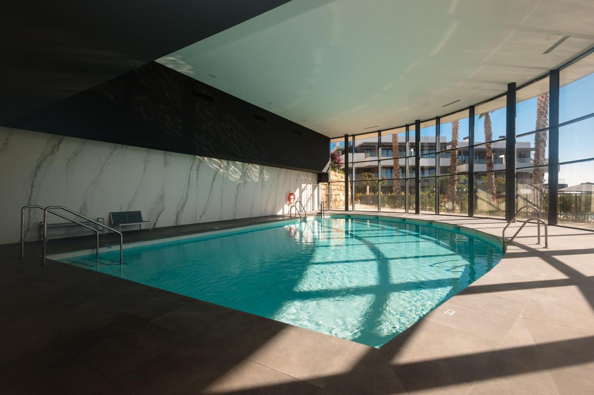 Luxurious 2 Bedroom Apartment Close To The Beach In Estepona Exterior foto