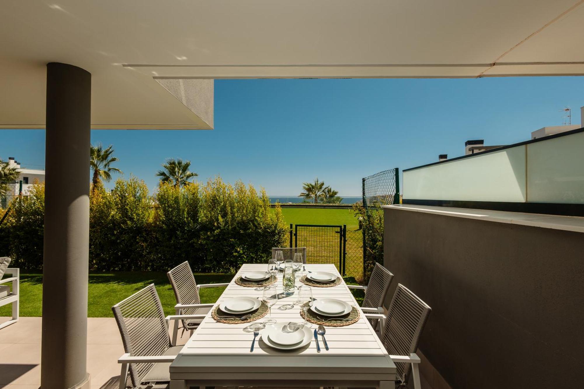 Luxurious 2 Bedroom Apartment Close To The Beach In Estepona Exterior foto