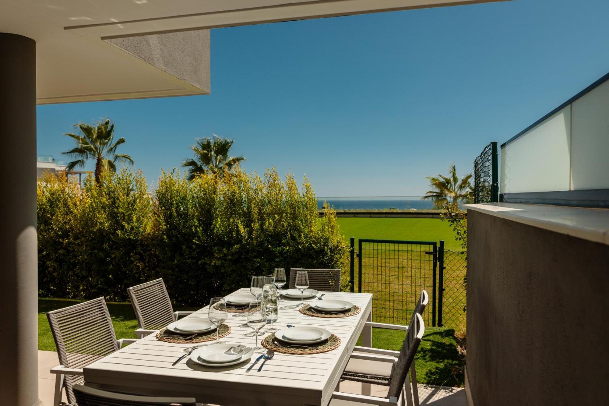 Luxurious 2 Bedroom Apartment Close To The Beach In Estepona Exterior foto