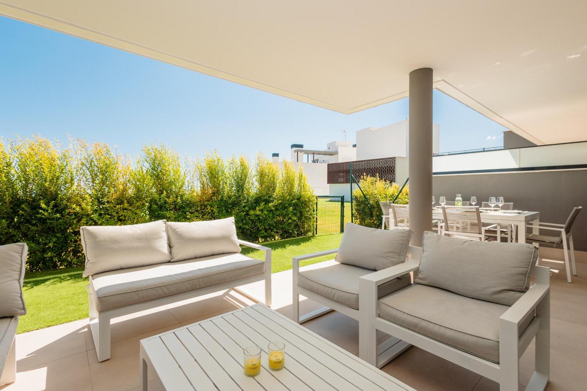 Luxurious 2 Bedroom Apartment Close To The Beach In Estepona Exterior foto